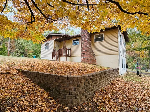 2425 San Chez Dr, Cuba, MO 65453