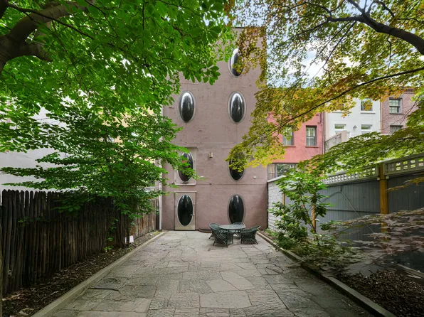 251 East 71st Street image 11 of 11