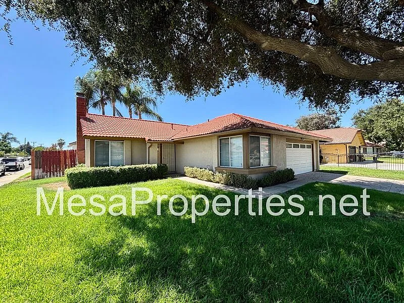 194 S Loretta St