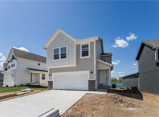 8704 SW Edgewater Dr, Blue Springs, MO 64064