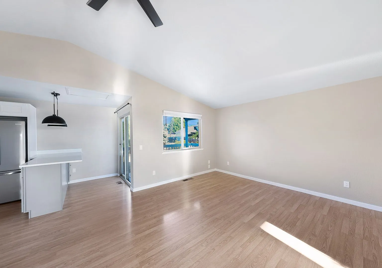 3 Bed 2 Bath - Large Yard - Group - Dog Friendly - Island Hospital — Photo 4