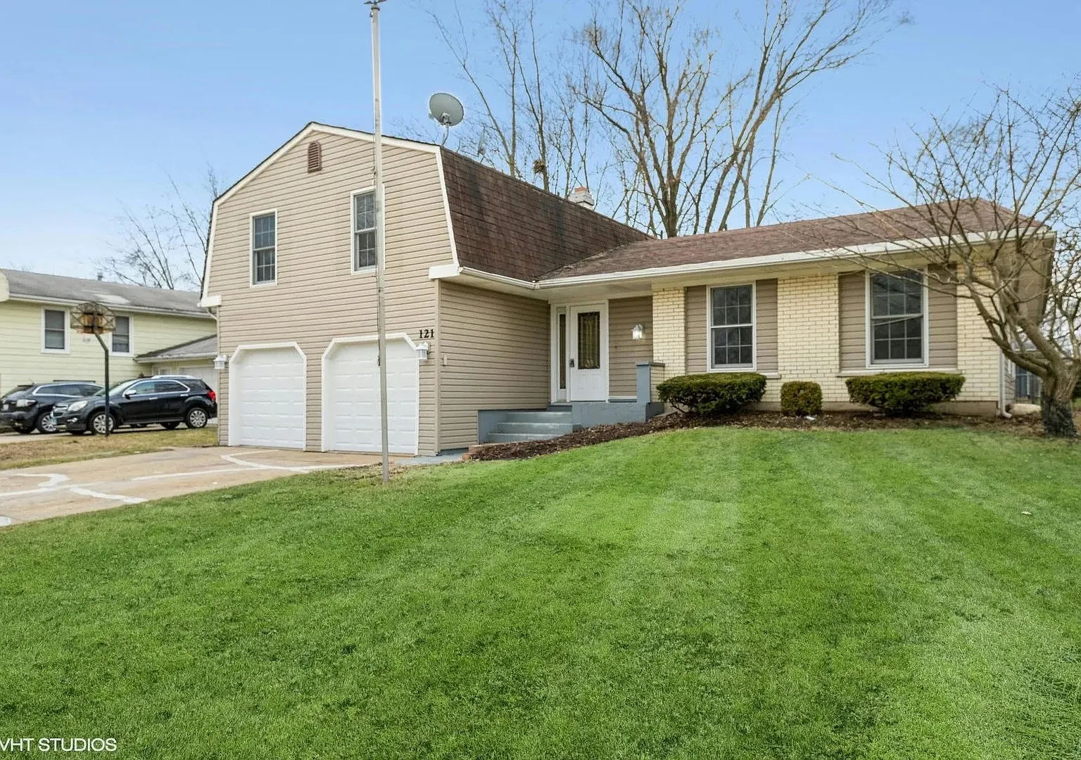 5 bed, 2144 sqft, $3,400 — Photo 2