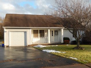 14 Shadow Ln, Rochester, NY 14606