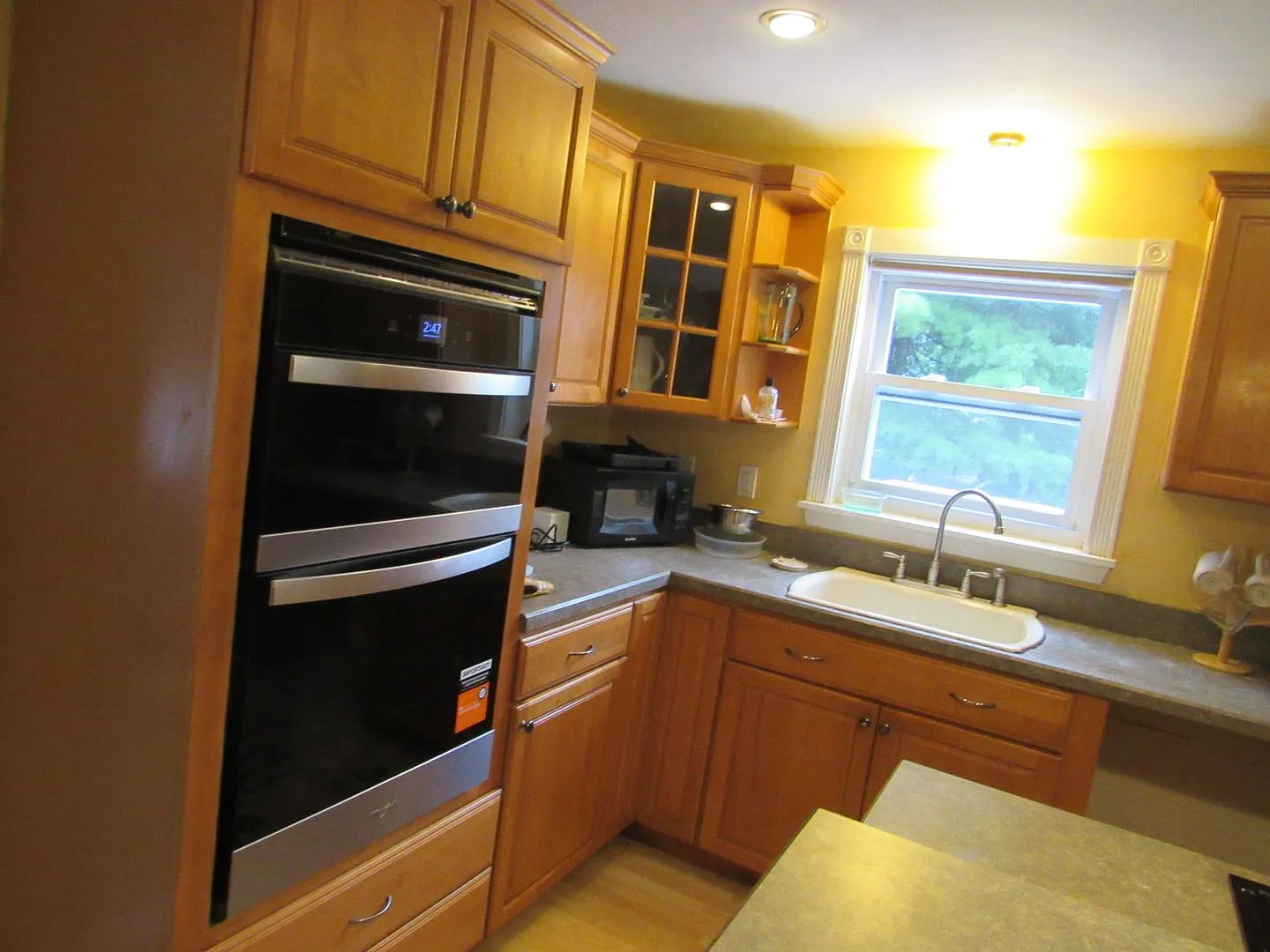 Salem 4 Bedroom Colonial for Rent! — Photo 2