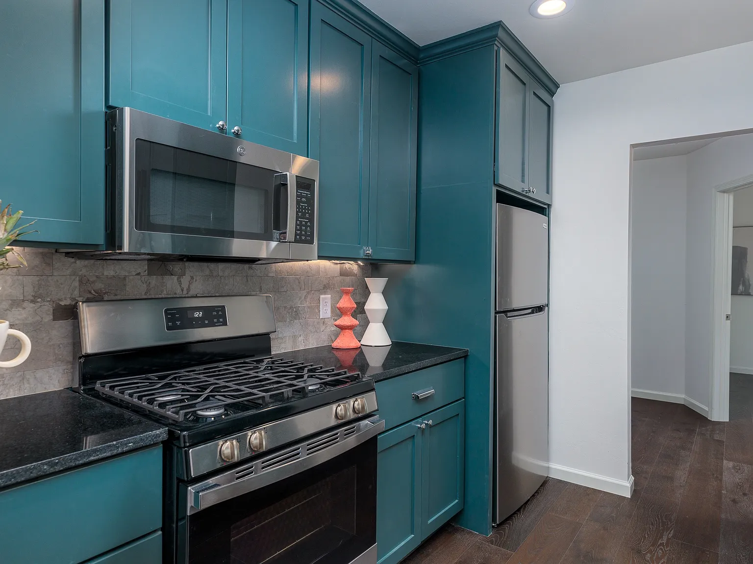 2501 NW 12th St — Photo 4