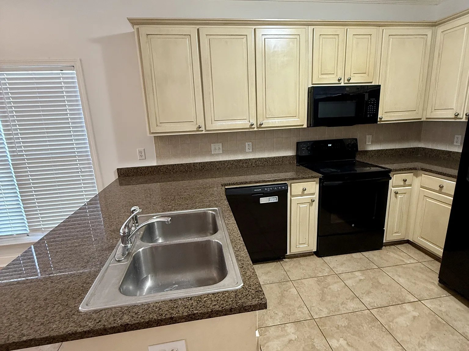 132 Laurelwood Court - 1 — Photo 3