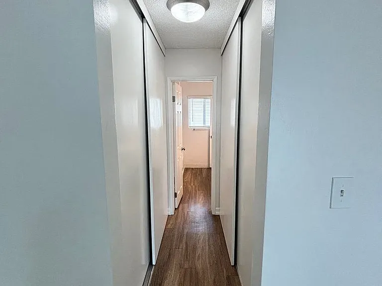 University Terrace Apartments — Photo 10
