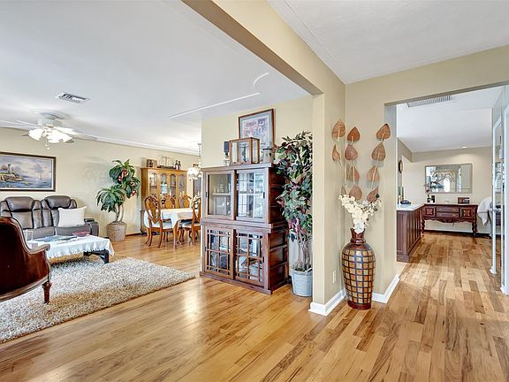 3rd image of 9022 Gardens Glen Circle