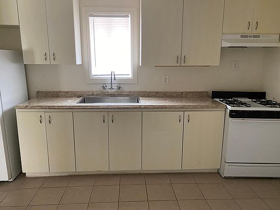 2nd image of 415 E 10th St