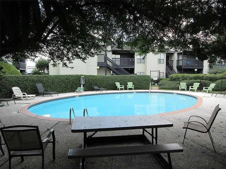 9009 Richmond Ave — Photo 1