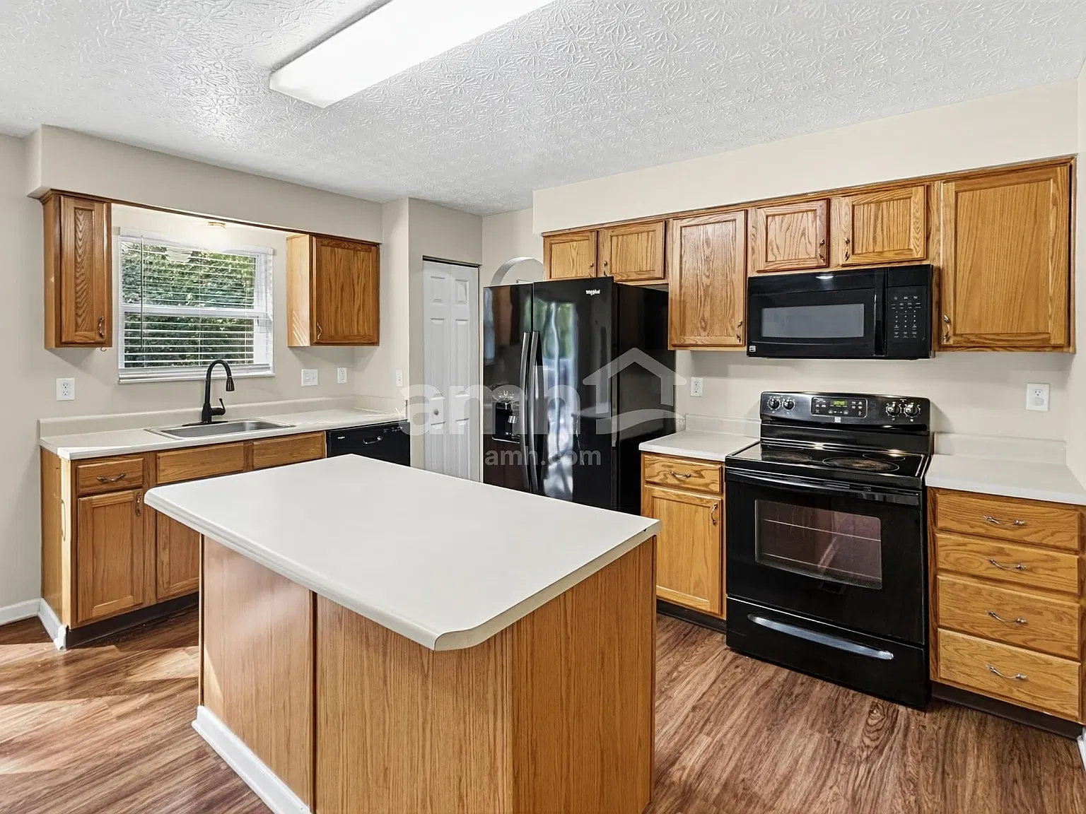4 bed, 2.5 bath, 2666 sqft, $2,730 — Photo 4