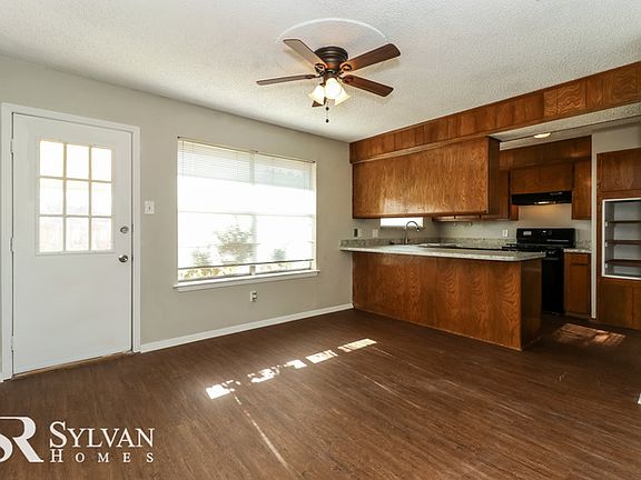 3rd image of 2807 Bonneville Dr