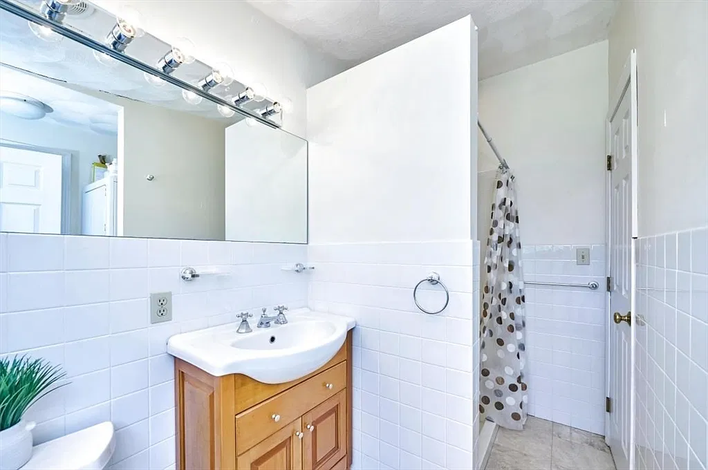 31 Lillian Rd — Photo 3