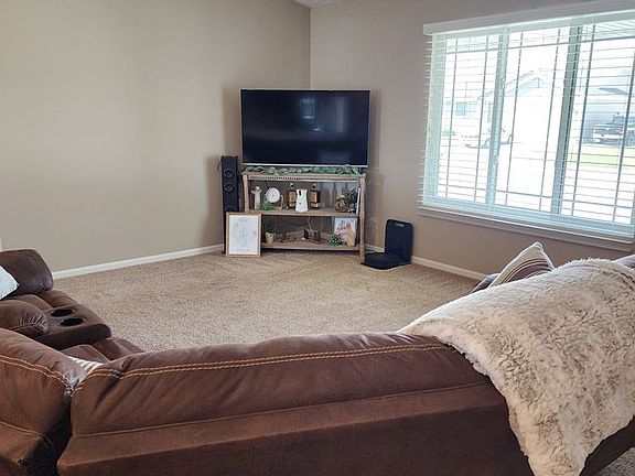 4th image of 4249 Yarrow Dr