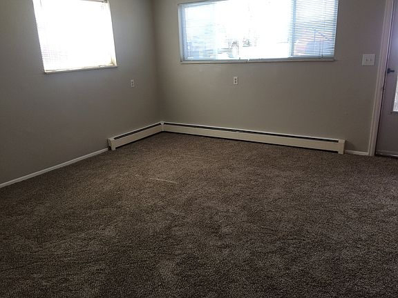 Living Room/Entry