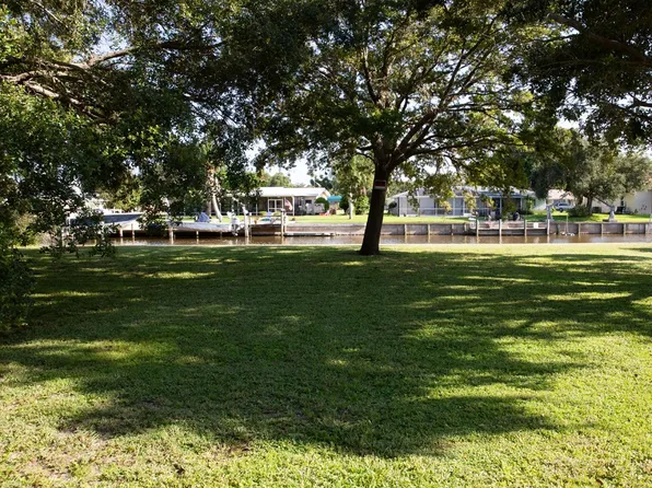 469 21st St SE, Vero Beach, FL 32962