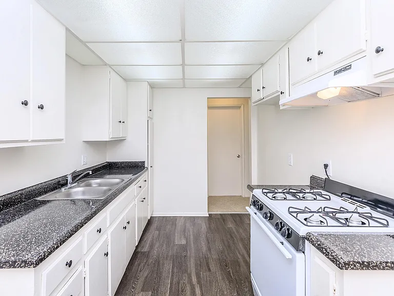 San Carlos and San Juan Apartment Homes — Photo 17