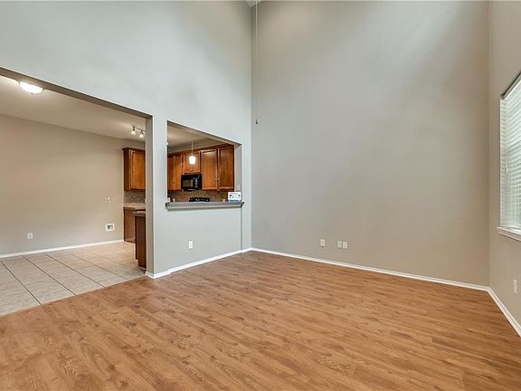 3rd image of 4054 Kyndra Cir
