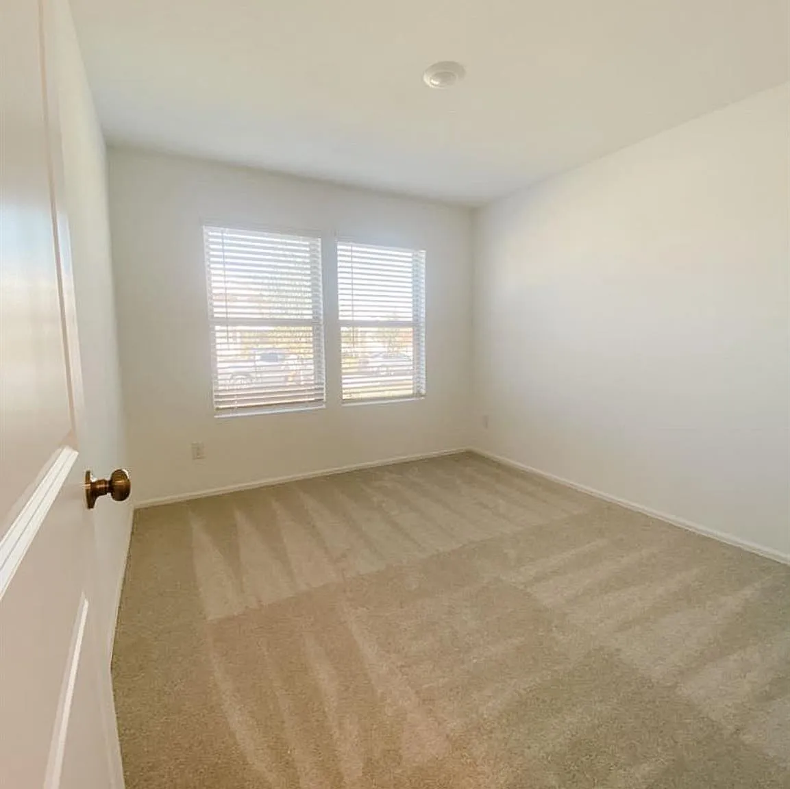 3 bed, 2.0 bath, 1860 sqft, $2,295 — Photo 4