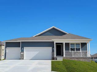 325 N 10th Ave, Springfield, NE 68059