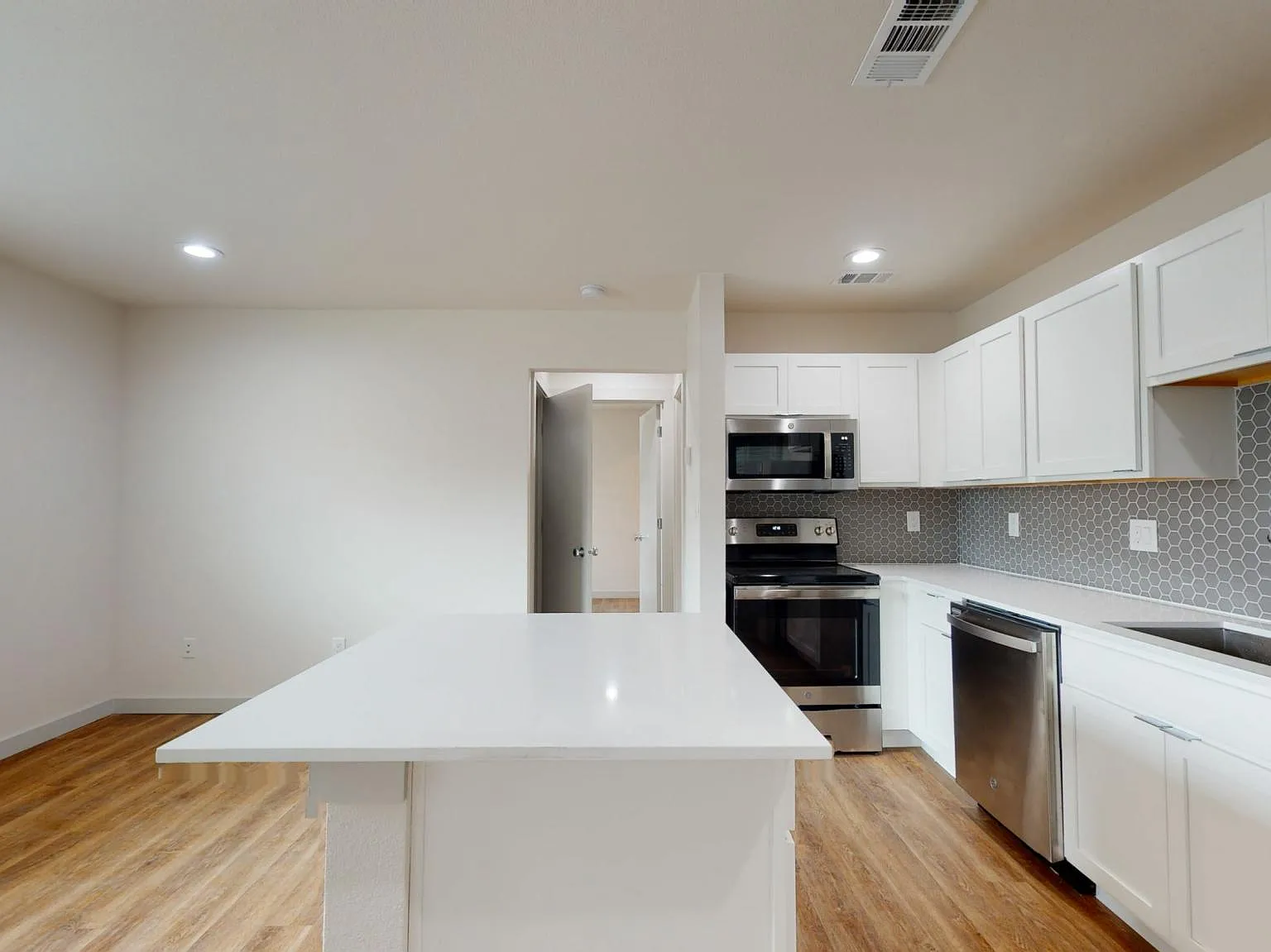 Lakewood Village — Photo 3