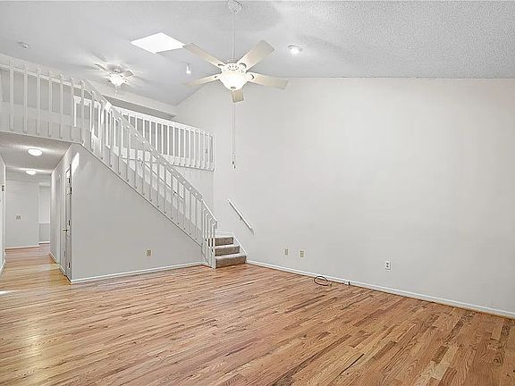 4th image of 531 Sullivans Way