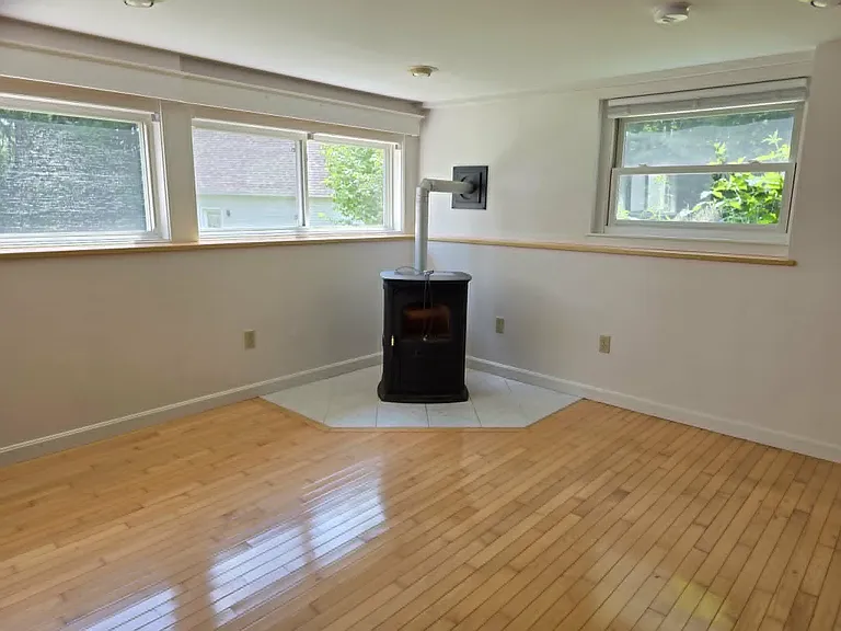132 1st Crown Point Rd #BASEMENT — Photo 5