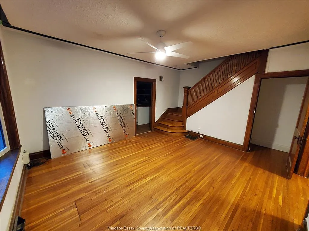 5 bed, 1.5 bath, $2,600 — Photo 2