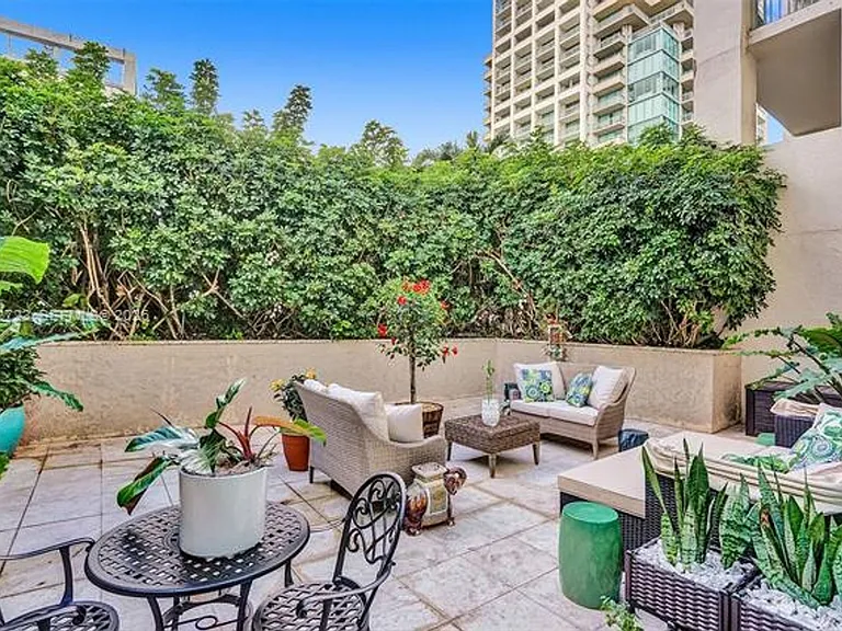 3400 SW 27th Ave #206 — Photo 2