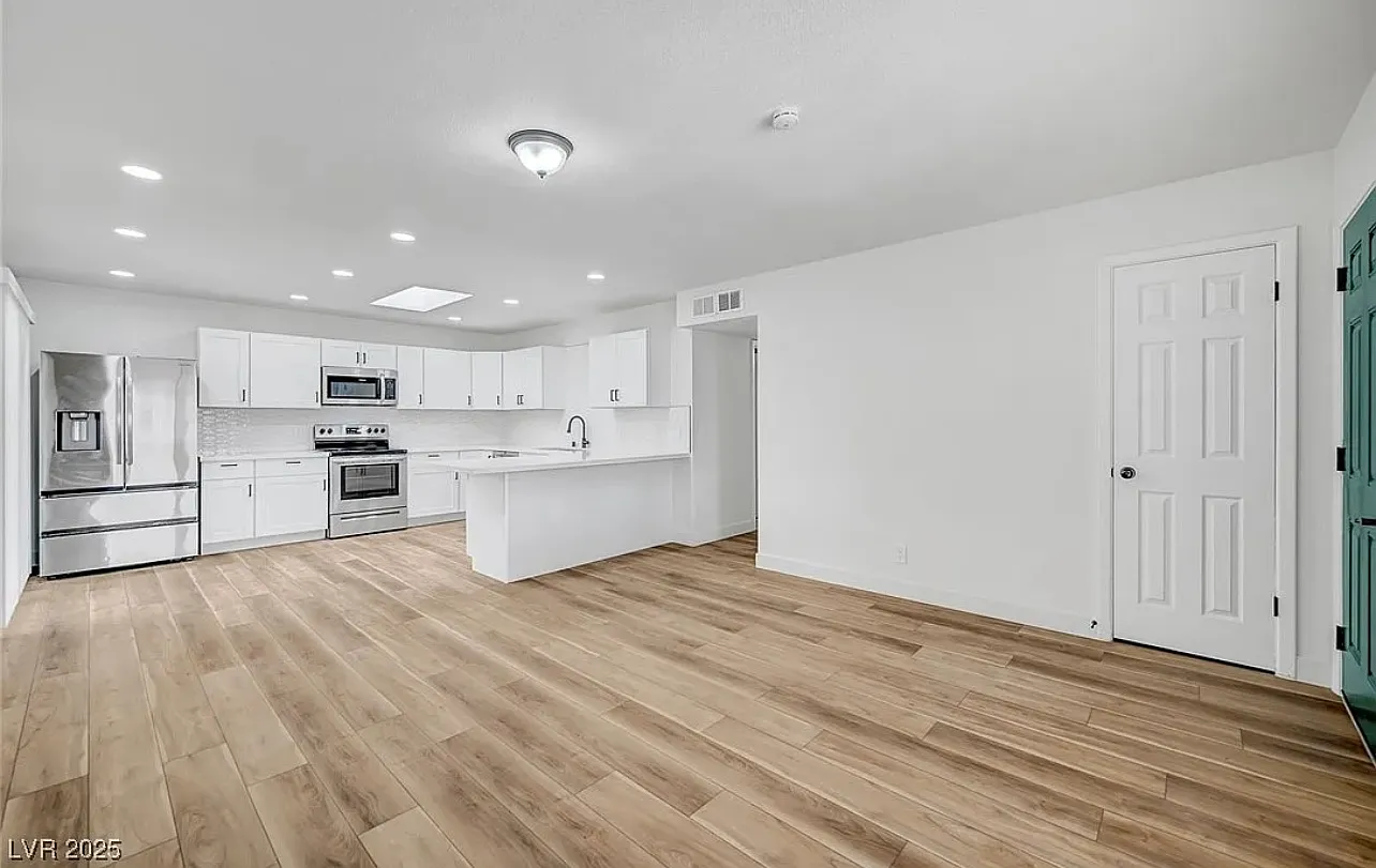4 bed, 1274 sqft, $2,400 — Photo 3