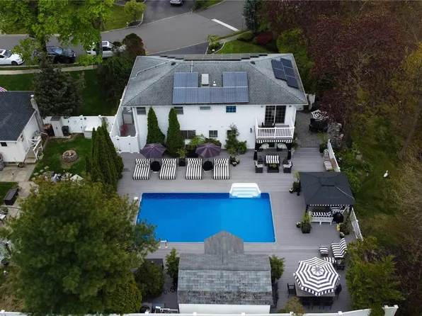 77 Brookside Avenue, North Babylon, NY 11703