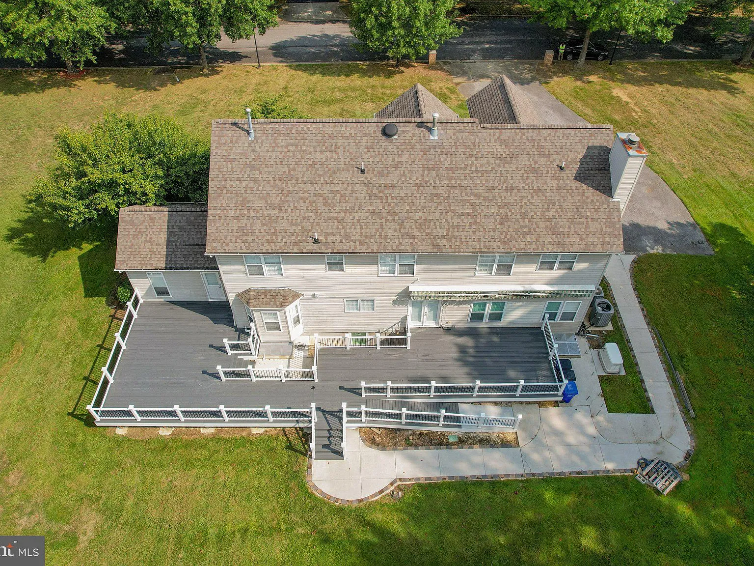 7 bed, 5.5 bath, 5432 sqft, $6,000 — Photo 3