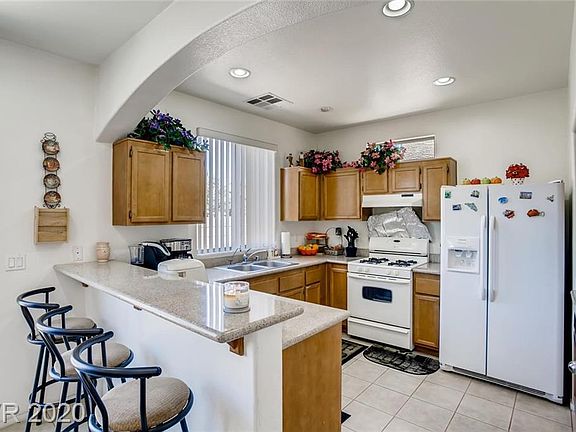 4th image of 1810 Versante Ave