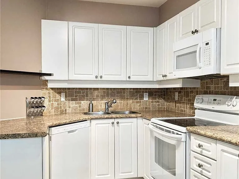 151 Townsgate Dr #81 — Photo 4