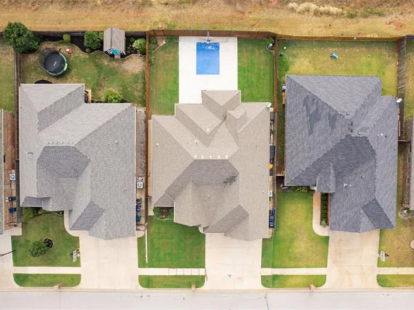 18513 Haslemere Ln, Edmond, OK 73012