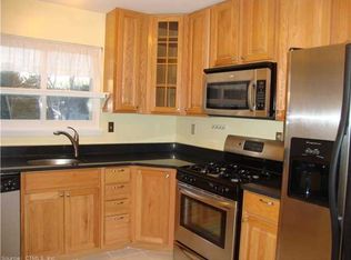 4 Pequot Ct, Cromwell, CT 06416