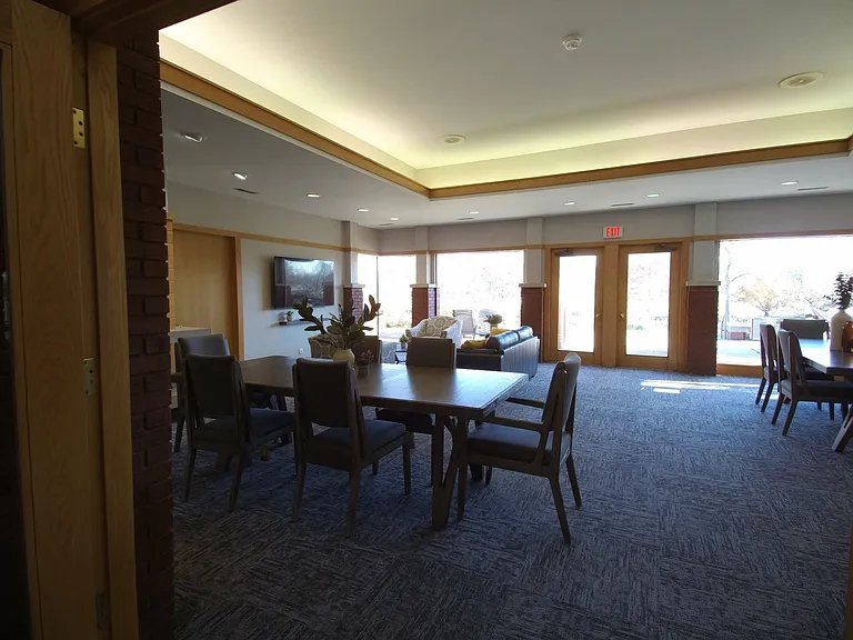 Riverwalk Apartments — Photo 10