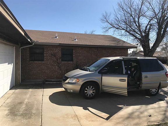5th image of 309 NE 26th St