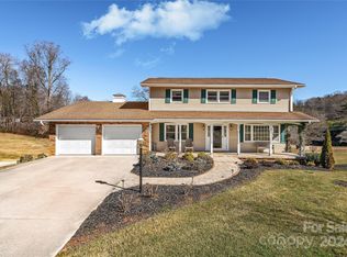 124 Glendale Dr, Waynesville, NC 28786