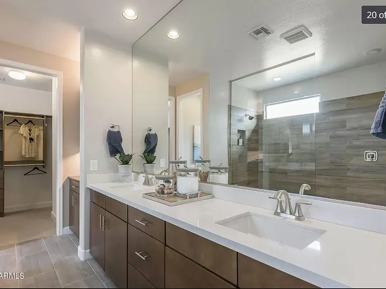 1154 S Tumbleweed Ln — Photo 2