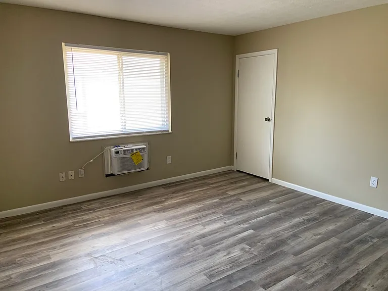 390 E 16th Ave #C — Photo 5