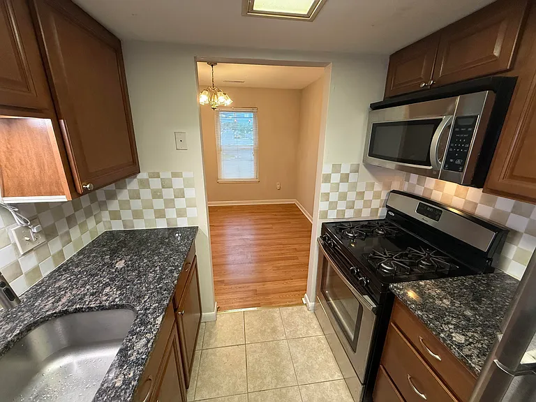 505 W Diamond Ave — Photo 6