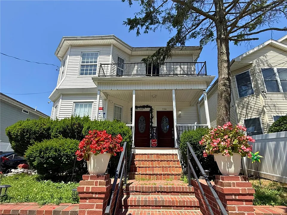 104 Oakland Ave #2