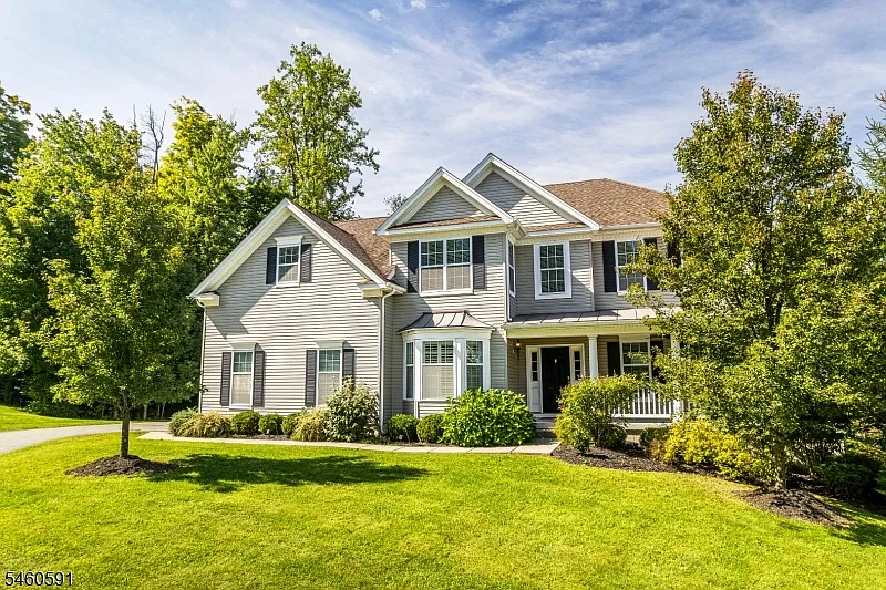 4 bed, 2.5 bath, $5,000 — Photo 1
