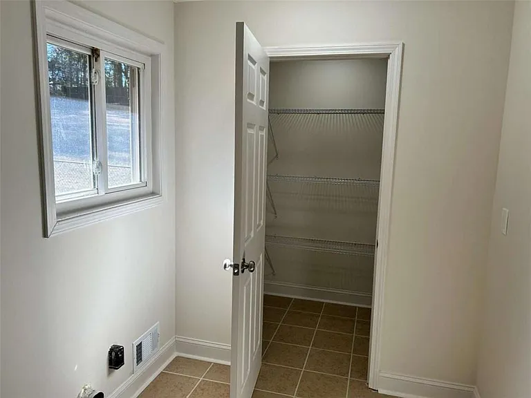 4642 Elmhurst Dr — Photo 10