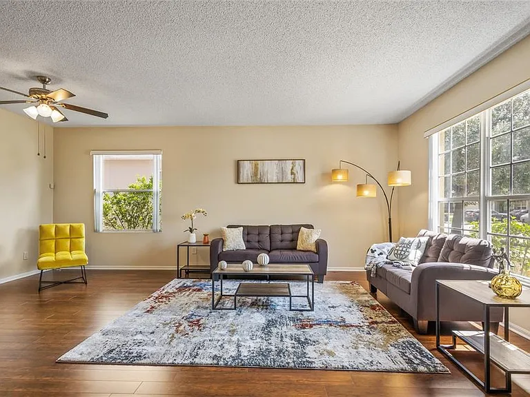 422 Graystone Blvd — Photo 5