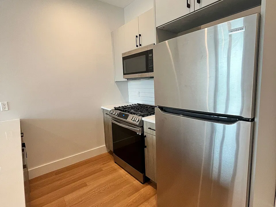 547 Martin Luther King Dr #405