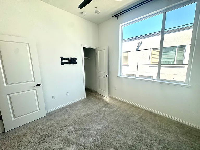 2870 Derbyline Ln — Photo 18