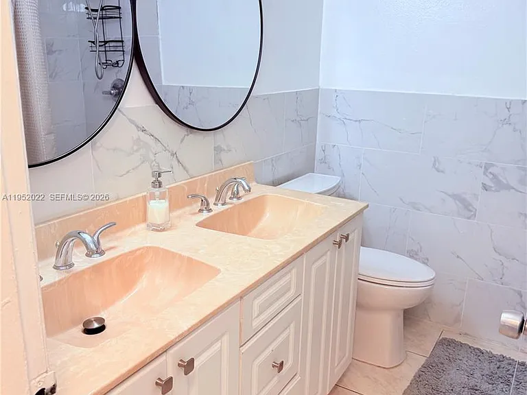 824 SW 12th Ct #826 — Photo 12