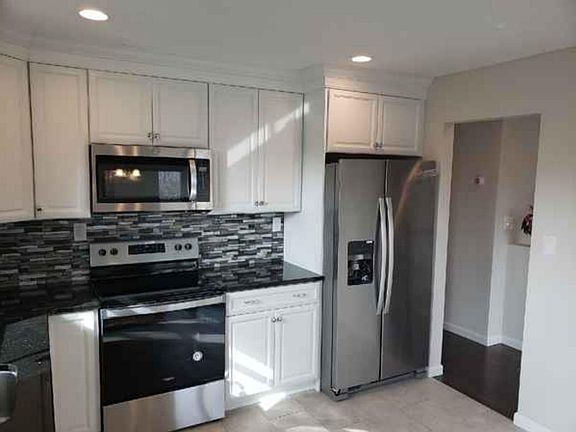 3rd image of 100 Trafalgar Dr